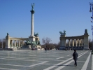 5IA - Budapest 2006 - piazza potente.JPG